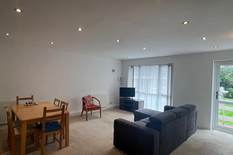 2 bedroom maisonette to rent, White house drive, HA74NQ