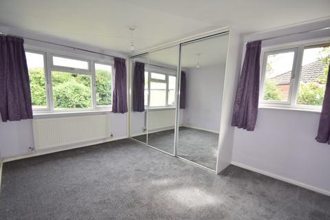 2 bedroom bungalow for sale, Bernina Avenue, Hampshire PO7