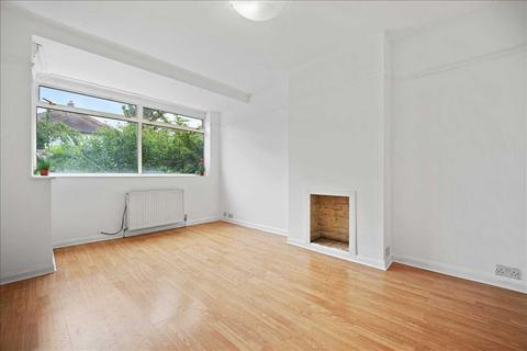 3 bedroom semi-detached house to rent, Barnsbury Close, New Malden