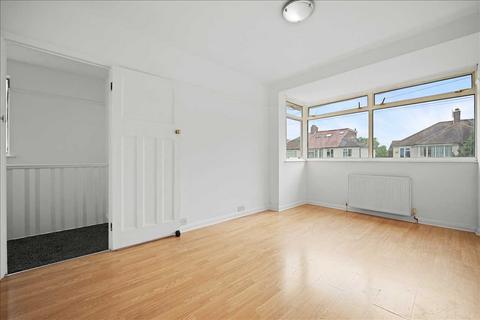 3 bedroom semi-detached house to rent, Barnsbury Close, New Malden