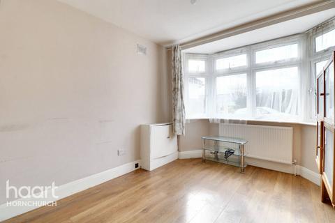 10 Ardleigh Close, Hornchurch, RM11 2SS