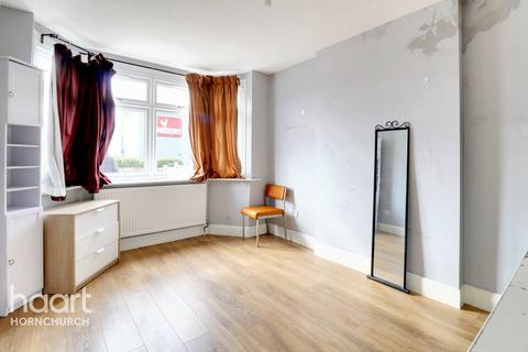 10 Ardleigh Close, Hornchurch, RM11 2SS