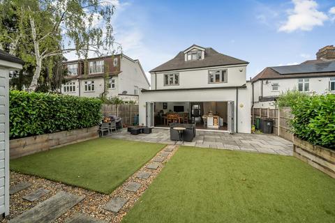 17 Oakfield Gardens, Beckenham, BR3 3AY