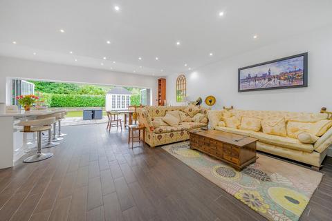 17 Oakfield Gardens, Beckenham, BR3 3AY