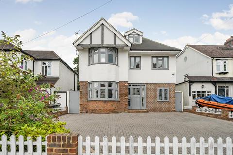 17 Oakfield Gardens, Beckenham, BR3 3AY