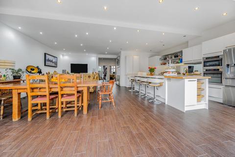 17 Oakfield Gardens, Beckenham, BR3 3AY