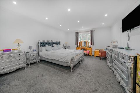 17 Oakfield Gardens, Beckenham, BR3 3AY
