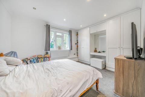 17 Oakfield Gardens, Beckenham, BR3 3AY