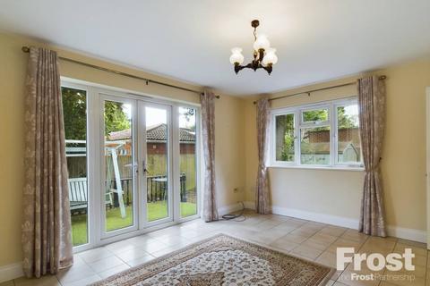 2 bedroom bungalow for sale, Gloucester Crescent, Staines-upon-Thames, Surrey, TW18