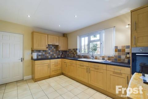 2 bedroom bungalow for sale, Gloucester Crescent, Staines-upon-Thames, Surrey, TW18