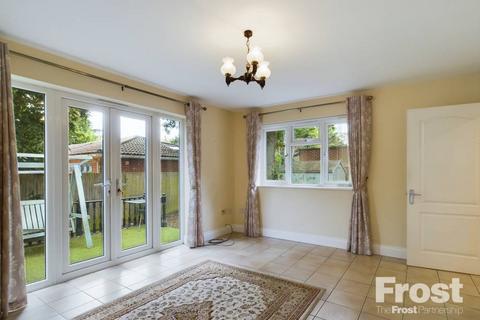 1a Gloucester Crescent, Staines-upon-thames, TW18 1PP