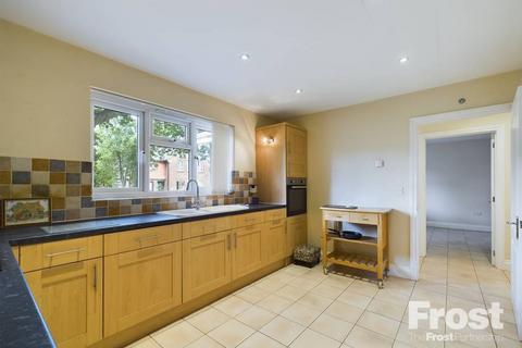 1a Gloucester Crescent, Staines-upon-thames, TW18 1PP