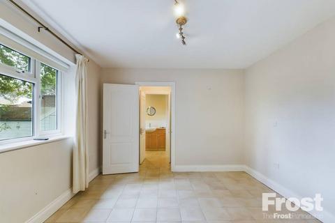1a Gloucester Crescent, Staines-upon-thames, TW18 1PP