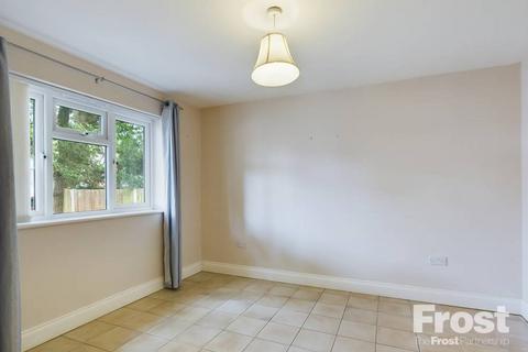 1a Gloucester Crescent, Staines-upon-thames, TW18 1PP