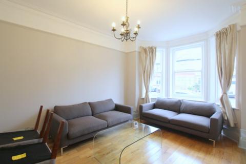 3 bedroom apartment to rent, Holmbush Road, London SW15