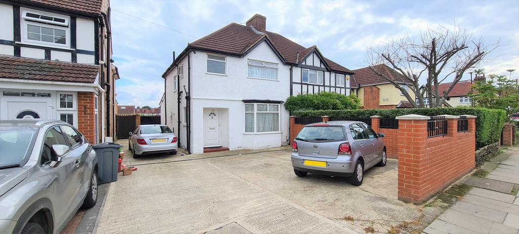 Four bedroom semi detached family home to rent
