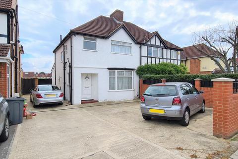 4 bedroom semi-detached house to rent, The Crossways, Heston, TW5