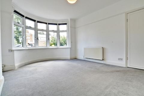 3 bedroom terraced house to rent, The Crescent, Beckenham BR3