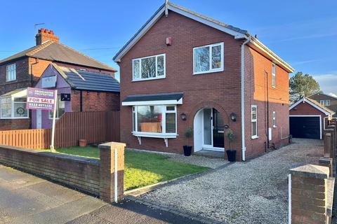 4 bedroom detached house for sale, Moorside Road, Drighlington