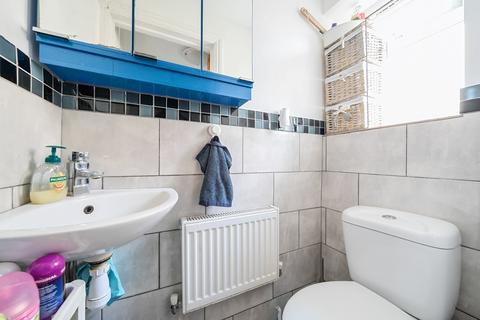 6 Waylands, Hayes, UB3 2QU