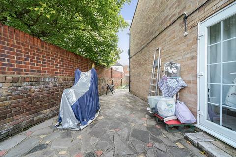 6 Waylands, Hayes, UB3 2QU