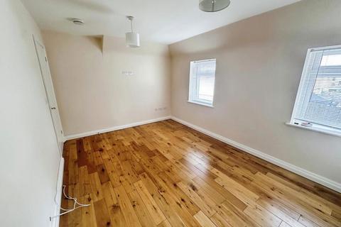 4 bedroom flat for sale, Arnhem Road, Chelmsford, Essex, CM1 2EN