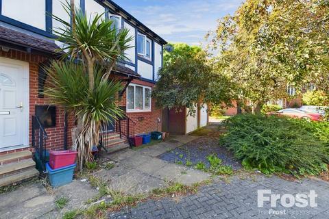 3 bedroom end of terrace house for sale, Windermere Close, Feltham, TW14