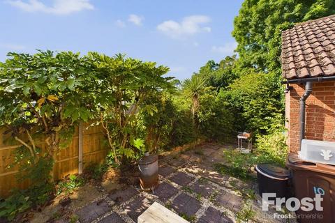 3 bedroom end of terrace house for sale, Windermere Close, Feltham, TW14