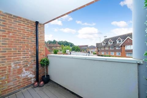 2 bedroom flat for sale, Flambard Way, Surrey GU7