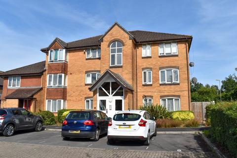 2 bedroom flat for sale, Charing Close, Ringwood, BH24