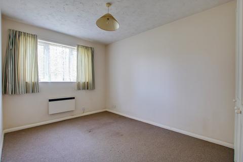 8 Charing Close, Ringwood, BH24 1FA