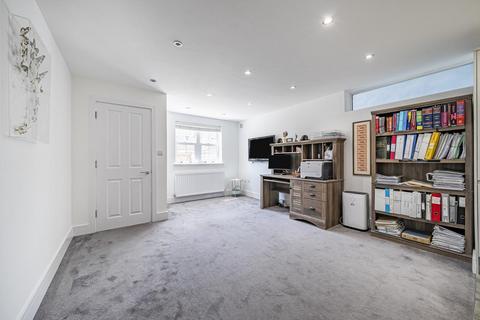 2 bedroom flat for sale, Richmond Road, Kingston upon Thames