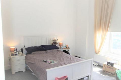 3 bedroom apartment to rent, Bow Road, London, E3