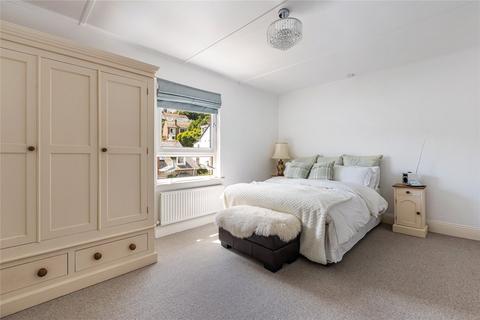 Fernbank, 14 Coronation Road, Salcombe, TQ8 8EA
