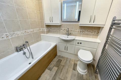 Flat 3, Capella Court, 6 Exeter Park Road, Bournemouth, BH2 5BD