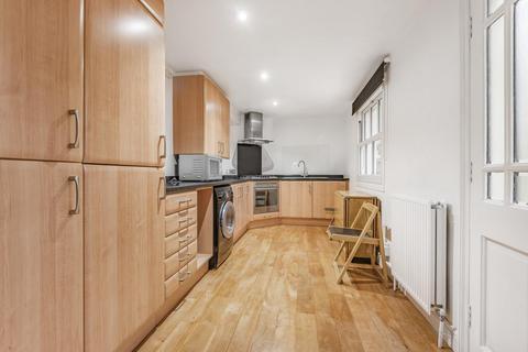 1 bedroom flat for sale, Garden Flat, Portsmouth Road, Esher, KT10