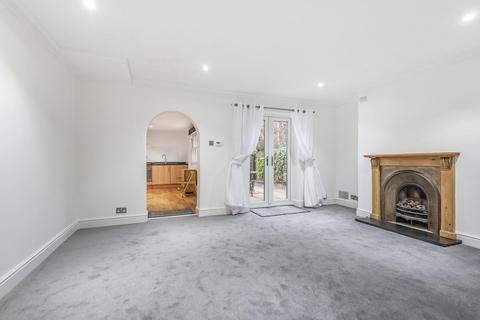 1 bedroom flat for sale, Garden Flat, Portsmouth Road, Esher, KT10