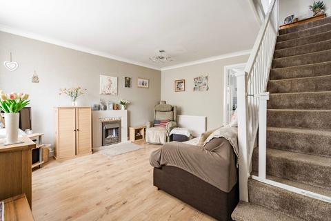 16 Brooks Drive, Scarning, Dereham, NR19 2TB