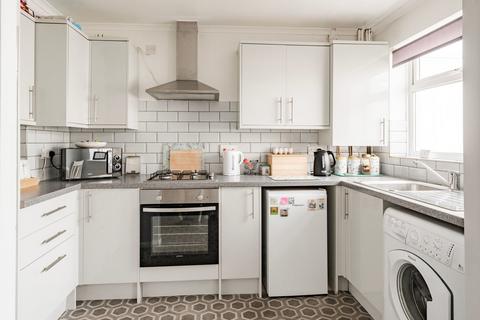 16 Brooks Drive, Scarning, Dereham, NR19 2TB