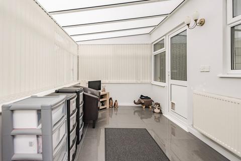 16 Brooks Drive, Scarning, Dereham, NR19 2TB