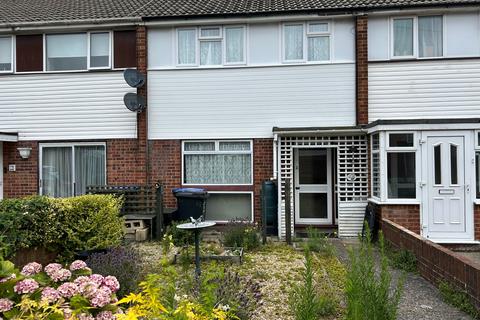 3 bedroom terraced house to rent, Stephens Close, Ramsgate, CT11