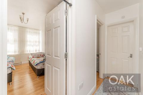 2 bedroom flat for sale, Green Lanes, London N13