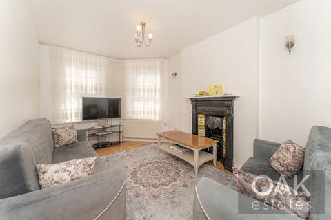 2 bedroom flat for sale, Green Lanes, London N13