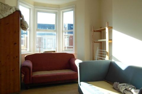 4 bedroom terraced house to rent, Grosvenor Gardens, Newcastle upon Tyne, Tyne and Wear, NE2