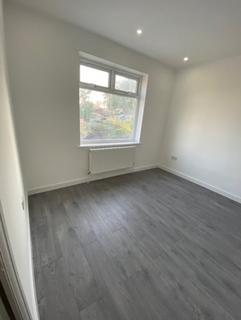 5 bedroom terraced house to rent, New Road, Essex, RM13