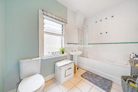 51 Honley Road, London, SE6 2HY
