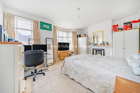 51 Honley Road, London, SE6 2HY