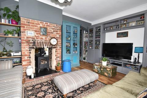4 bedroom end of terrace house for sale, Grove Road, Hardway