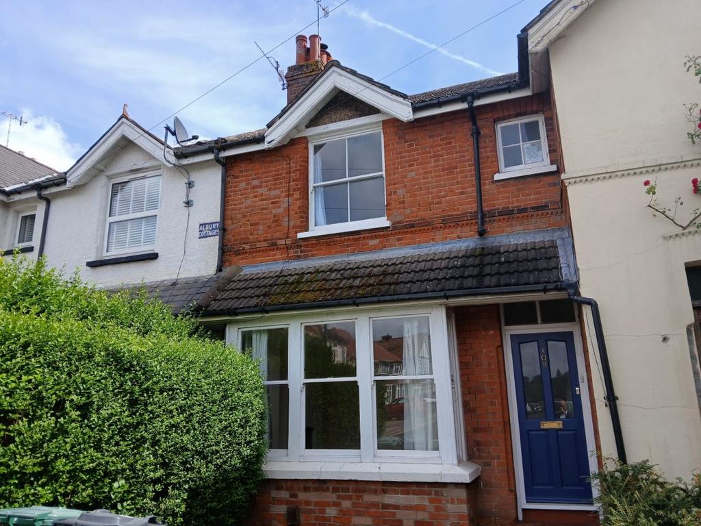 Albury Road, Merstham 2 bed terraced house to rent £1,650 pcm (£381 pw)