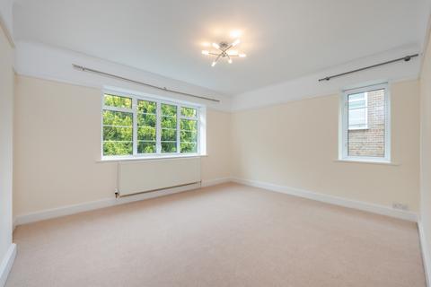 3 bedroom flat to rent, Chester Close, Chester Avenue, Richmond